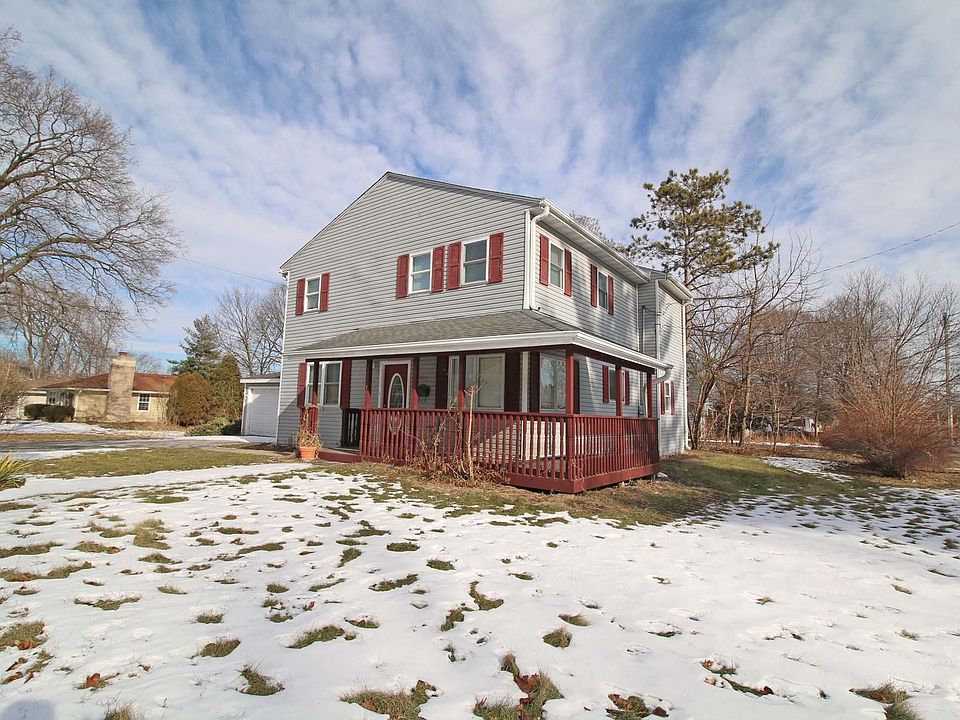 1st image of 804 N Van Buren St