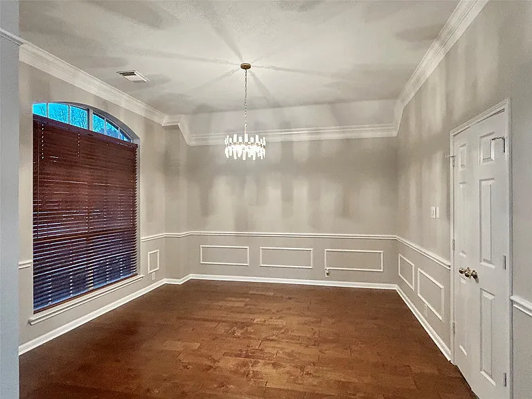 16807 Laguna Springs Dr — Photo 7