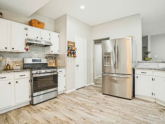 3rd image of 1407 Belaire Dr