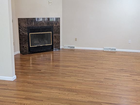 5th image of 59 Longwood Dr