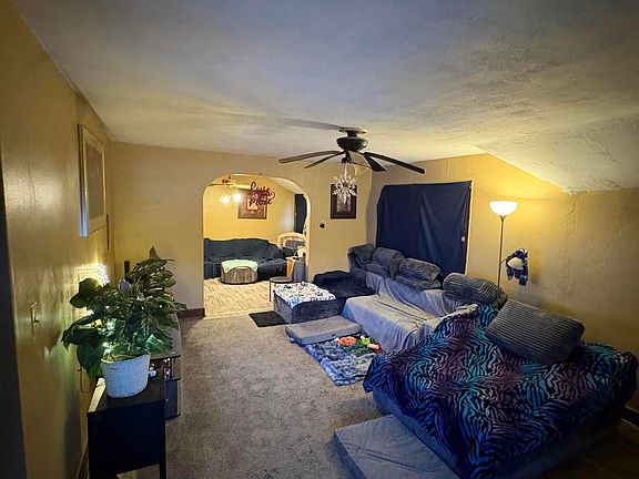 2nd image of 1917 Clinton St