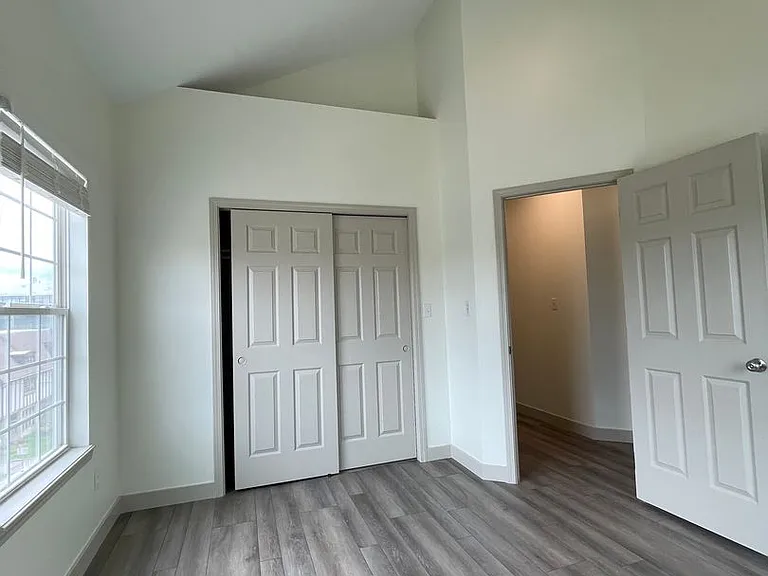 125 N Washington St — Photo 171