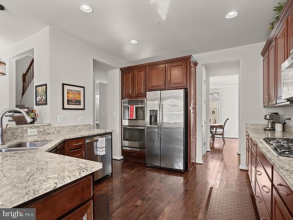 4th image of 121 Merlot St