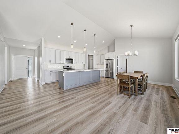 3rd image of 836 W Miramonte Rd