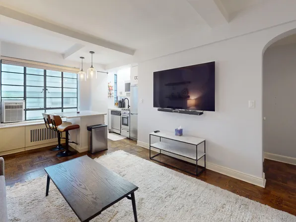 140 East 40th Street image 4 of 14