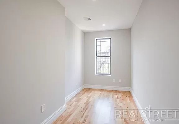 5th image of 995 Lafayette Ave #3A