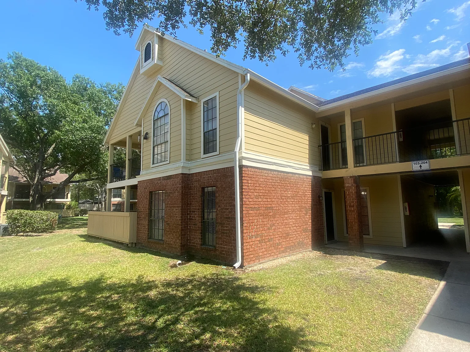 2 bed, 1060 sqft, $1,800 — Photo 1