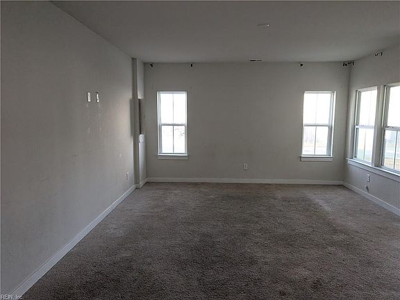 5th image of 2770 Greenwood Dr