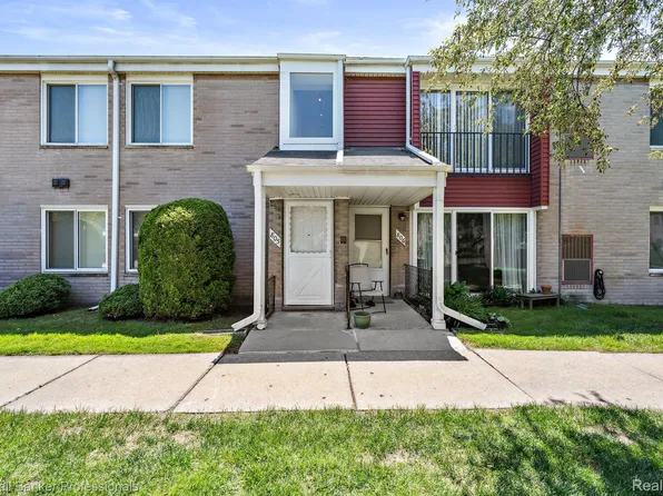 805 Sunset Ln, Saint Clair Shores, MI 48082