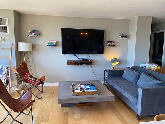 4th image of 4850 S Lake Park Ave APT 2501