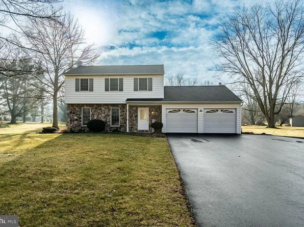 111 Firethorn Dr, Downingtown, PA 19335