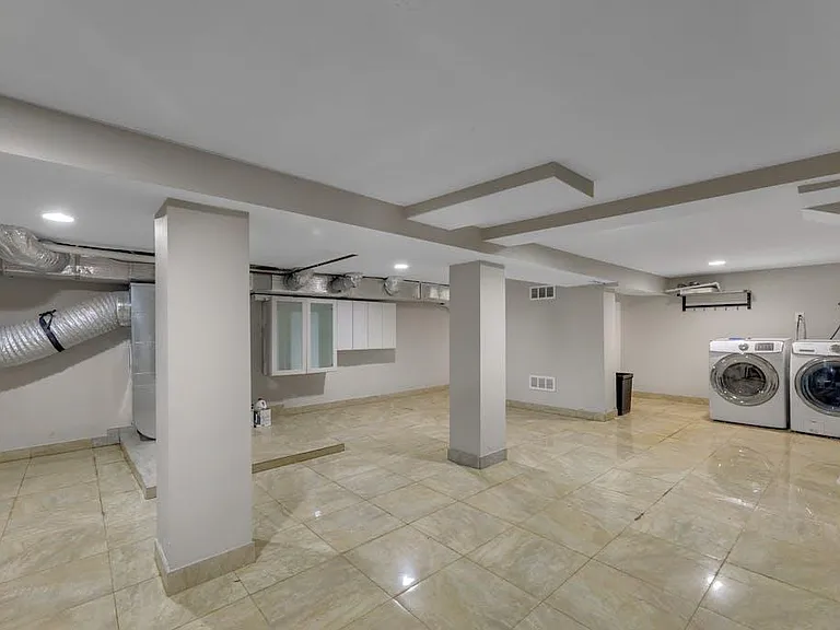 115 W Englewood Ave — Photo 22