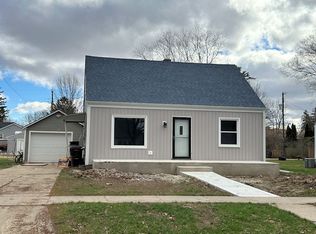 825 N 12th St, Rochelle, IL 61068