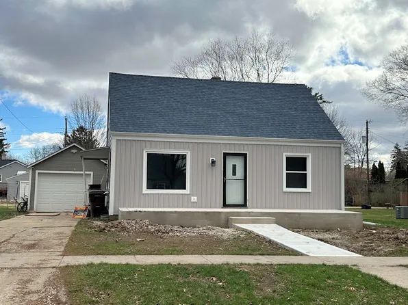 825 N 12th St, Rochelle, IL 61068