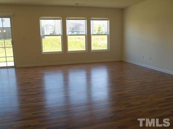 4th image of 1015 Bengel Dr