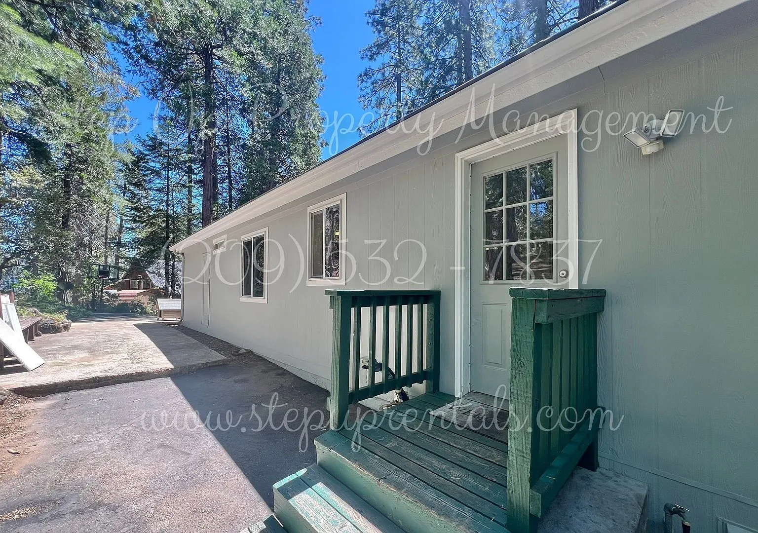 Modern Mountain Living: 3-Bedroom Home with Yard, Storage, and More! — Photo 3