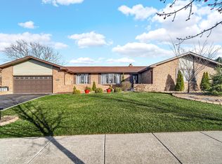 2627 Castlewood Dr, Dyer, IN 46311