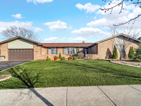 2627 Castlewood Dr, Dyer, IN 46311