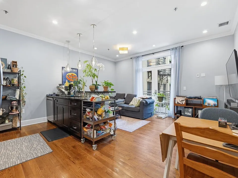 313 1st St #3C