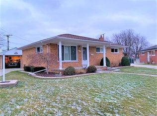 21224 Lark Ct, Saint Clair Shores, MI 48081