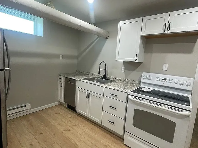 405 Main St #BASEMENT — Photo 1