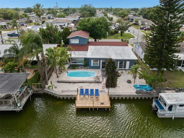 2330 Society Dr, Holiday, FL 34691