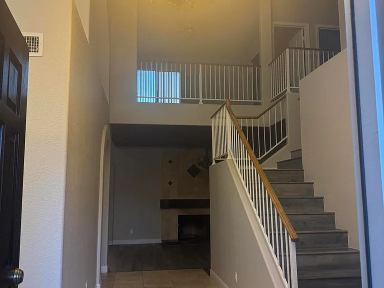 3216 N 109th Ave — Photo 2