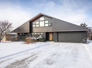 5628 N Redwood Dr, Chicago, IL