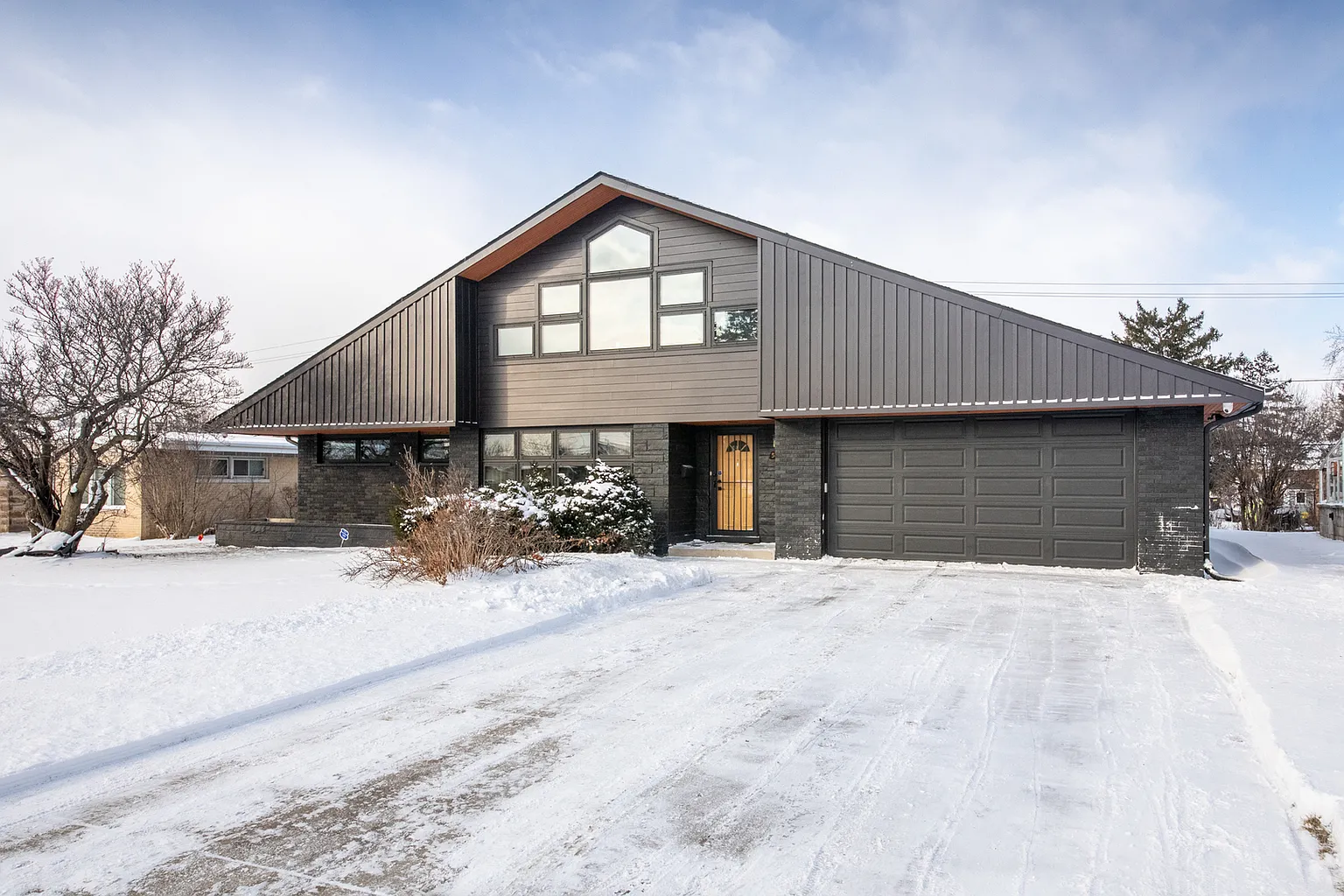 5628 N Redwood Dr photo 1