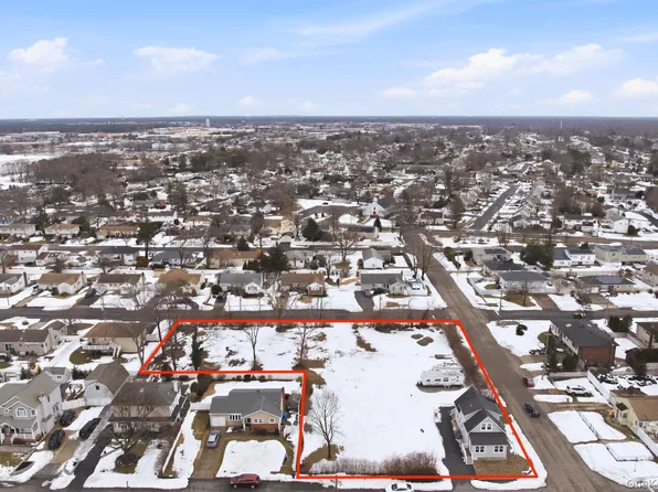 35 Weston Avenue, Deer Park, NY 11729