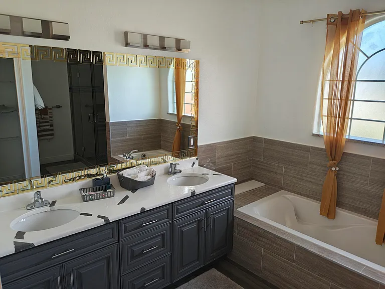 376 SW Tulip Blvd — Photo 11