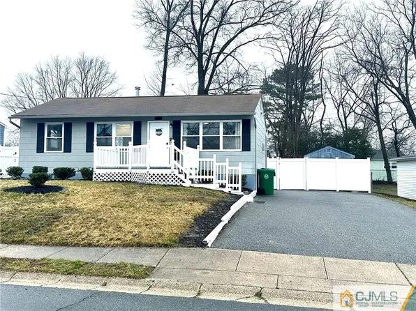 417 Applegate Ave, South Toms River, NJ 08757
