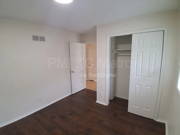 5623 NE 51st St — Photo 19