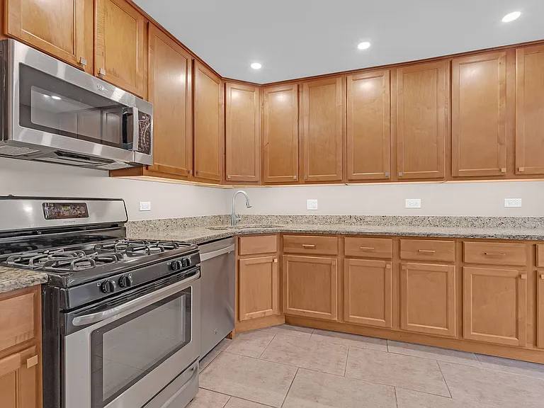 1055 N Bluebonnet Ln — Photo 7
