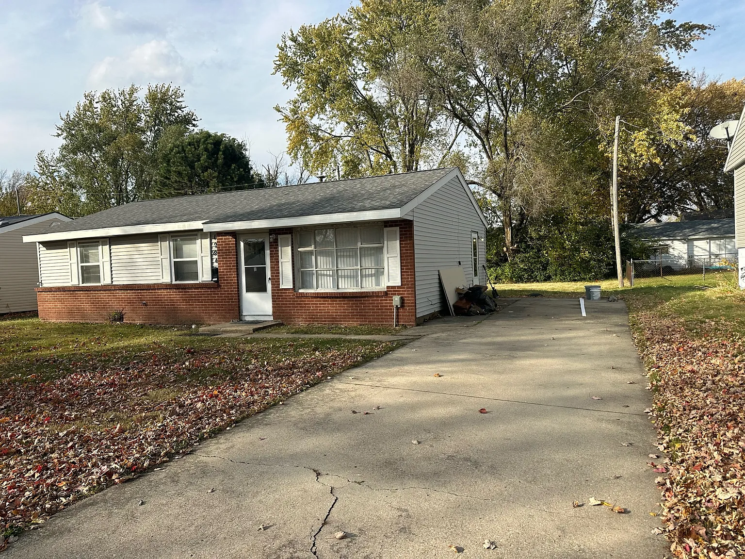 1204 W Eureka St photo 1
