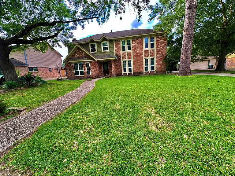 17502 Cassina Dr — Photo 3