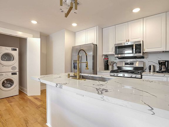 3rd image of 1050 Annunciation St #Id1049438p