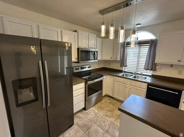 9511 S Fairway View Dr, Sandy, UT 84070