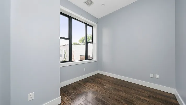 Rented by Nooklyn NYC LLC | media 18