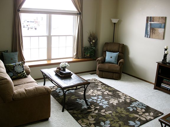 2nd image of 8440 Camfield Cir