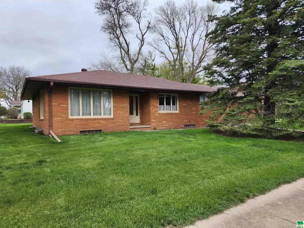 1405 Wilson St, Sheldon, IA 51201