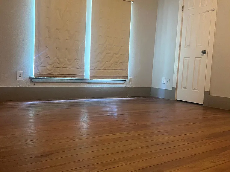 207 S Lennox St — Photo 9