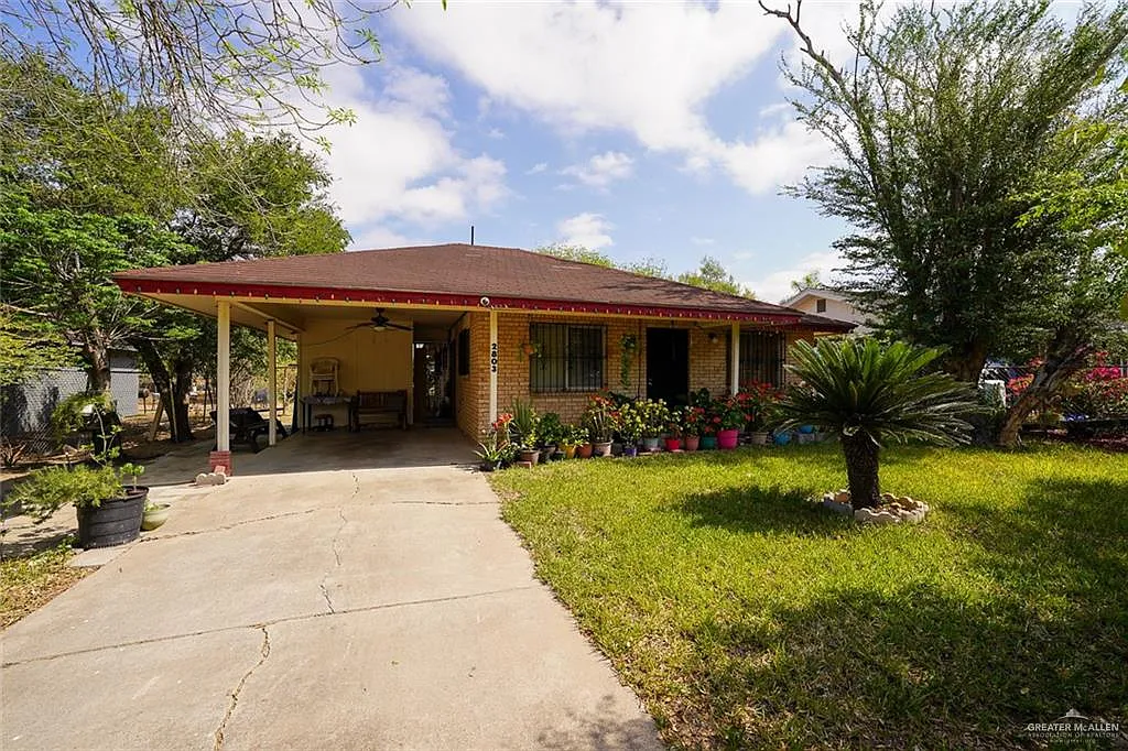3 bed, 1.0 bath, 1075 sqft, $1,200 — Photo 1