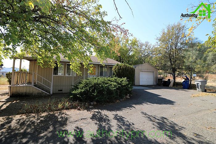 2nd image of 3586 Railroad Ave