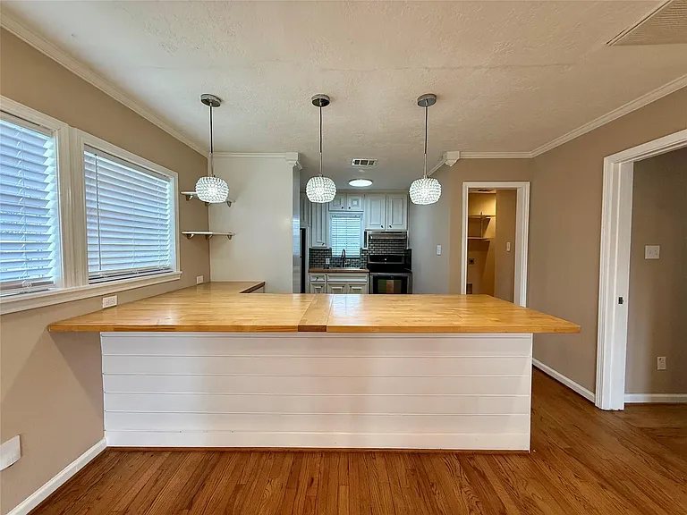 2519 Paul Quinn St — Photo 5