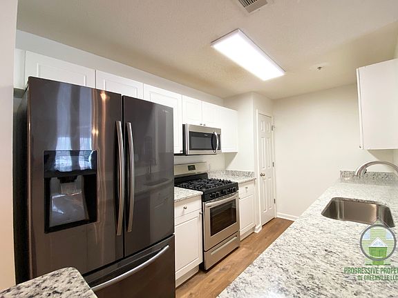 3rd image of 122 McKenna Cir
