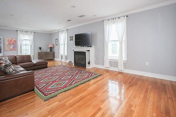 1st image of 15-17 Phipps St Unit 4