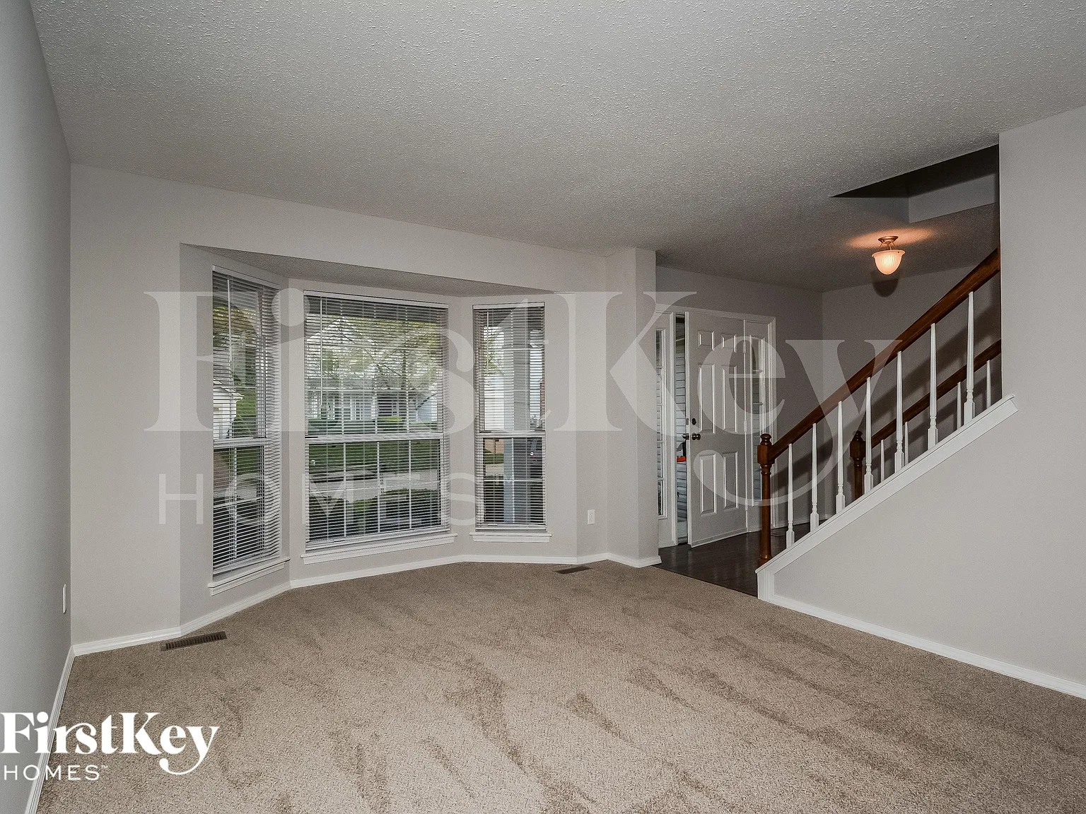 4 bed, 2.5 bath, 2052 sqft, $2,560 — Photo 3