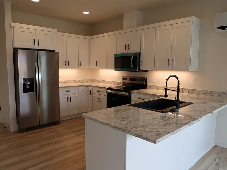Seven Oaks Luxury Duplexes — Photo 24