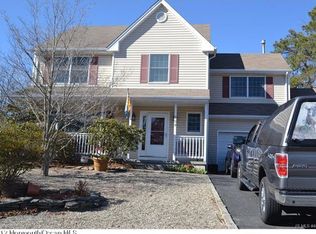 252 Neptune Dr, Manahawkin, NJ 08050